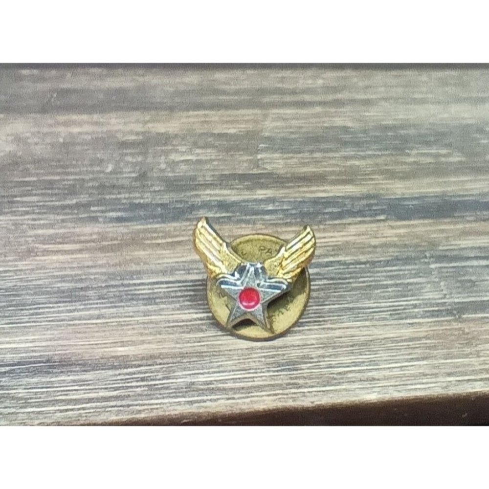 WWII USAAF Award Pin SAAD Winged Star Brass Clasp Air Force Insignia